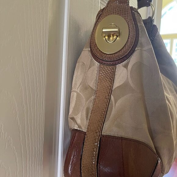 Coach Monogram khaki canvas shoulder bag tan leather trim gold tone hardwares - Picture 3 of 13